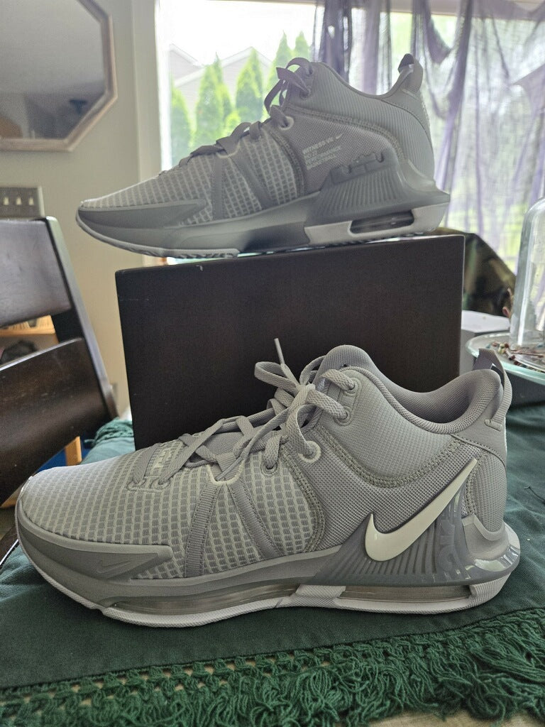 SCIONS RACK: NIKE LEBRON WITNESS 7 (Wolf Grey)